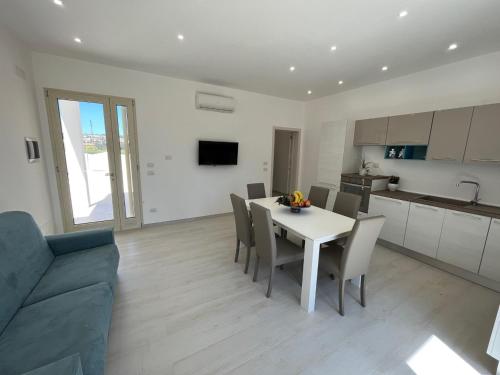 a kitchen and dining room with a table and chairs at QUASI NELL'ACQUA in Torre Pali 