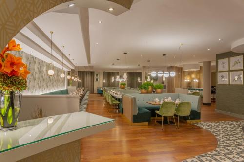 Coin salon dans l'établissement Crowne Plaza Dublin Airport by IHG