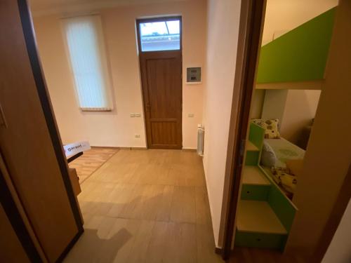  Рэймонд Севан - Коттеджи у озера Севанаванк -  Room  picture :   Balcony    Private bathroom    Heating               