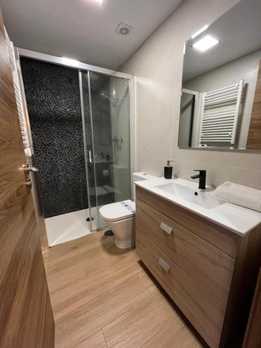 A bathroom at CENTRO - PARKING Free - GUMERFLAT MUSEO VUT-09-234