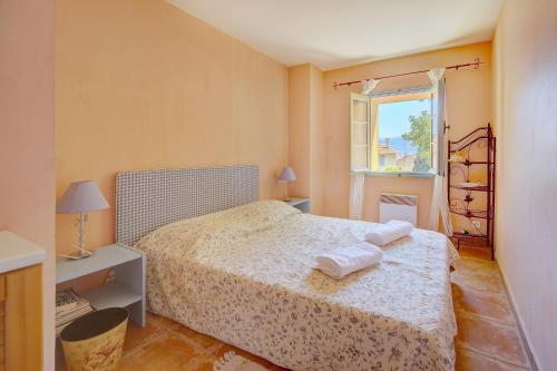 Photo de la galerie de l'établissement Townhouse in the heart of the suquet - 4 bedrooms, à Cannes