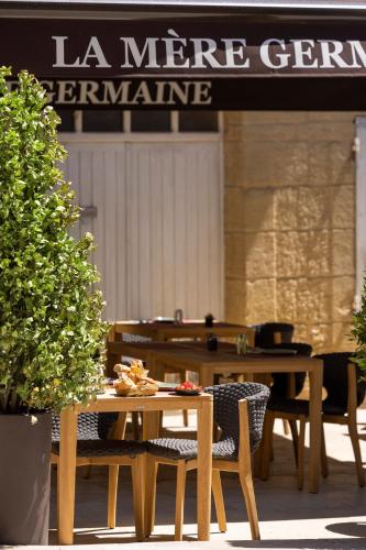 Restaurace v ubytování Hotel La Mère Germaine