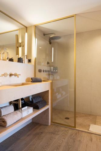 Koupelna v ubytování Hotel La Mère Germaine