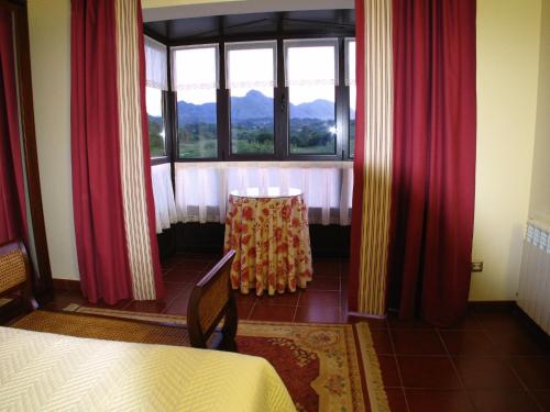 a room with a window and a table and a table sidx sidx sidx at Hotel Finca La Mansión in Llanes
