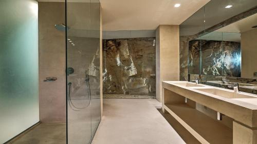 a bathroom with two sinks and a shower at Private 3 Br Luxury Peaceful Mylo Villa W Pool Close to Mylopotas Beach in Ios Chora