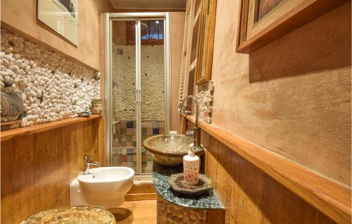 a bathroom with a toilet and a sink at Awesome Home In Recco With House Sea View in Recco