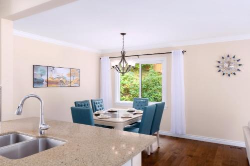 a kitchen and dining room with a table and chairs at LOVELY 3 bedroom PORT MOODY spacious home 6 people free parking in Port Moody