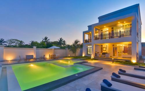 Πισίνα στο ή κοντά στο Zanzibar DT Beachfront Villa