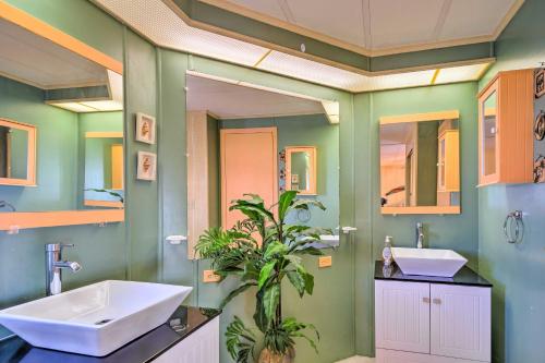 Koupelna v ubytování On-Site Canal Access St James City Home