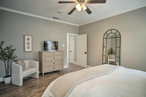 a bedroom with a bed and a ceiling fan at Baton Rouge Game Day House with Chic Yard Space in Baton Rouge