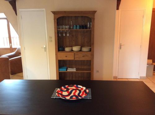 a donut sitting on top of a table at Appartement spacieux et lumineux au centre ville in Tonnerre