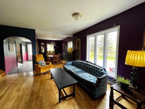 a living room with a couch and a table at Chill Shack - Auberge Jeunesse in Sainte-Anne-des-Monts