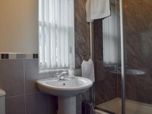 a bathroom with a sink and a shower at Horsemill - Uk10794 in Ballingry