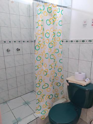 Bilik mandi di Hostal Los Flamencos