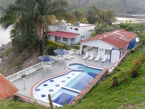 an aerial view of a house and a swimming pool at Hotel Bellavista Isla del Sol in Prado