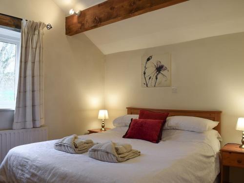 a bedroom with a bed with towels on it at Valley View in Burnsall