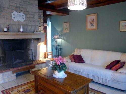 Ảnh trong thư viện ảnh của Charmant gîte familial avec terrasse, garage et jardin clos à Pont-la-Ville - FR-1-611-35 ở Pont-la-Ville