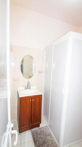 a bathroom with a sink and a shower at Siyan Ka'an Bak'halal in Bacalar