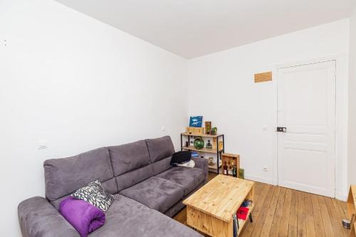 a living room with a couch and a coffee table at Charming 51m In Aubervilliers in Aubervilliers