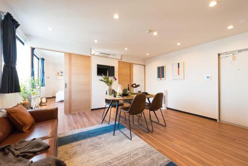 a living room with a couch and a table at TORA HOTEL Tokyo Skytree 寅ホテル スカイツリーF in Tokyo