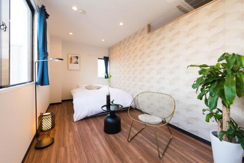 a bedroom with a bed and a table and chairs at TORA HOTEL Tokyo Skytree 寅ホテル スカイツリーF in Tokyo