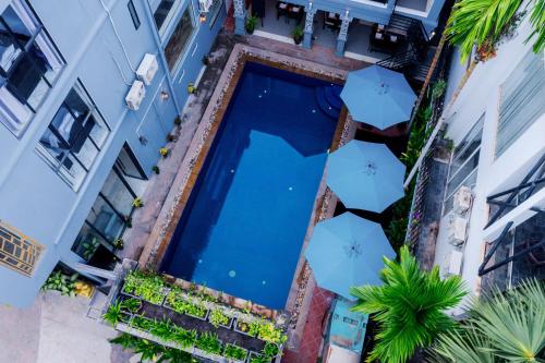 an overhead view of a swimming pool in a building at The Rabbit Hole Hotel & SPA in Siem Reap
