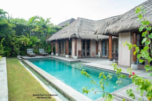 Kolam renang di atau dekat dengan Sienna Villas Seminyak