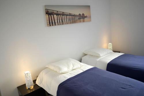 En eller flere senge i et værelse på F3 climatisé-terrasse 30 m2- Parking-Antigone