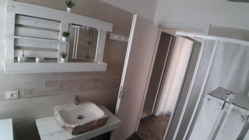 a bathroom with a sink and a mirror at Relax in valle in Martina Franca