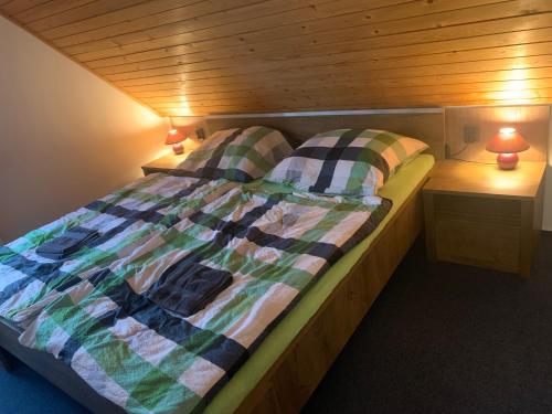 Postel nebo postele na pokoji v ubytování Černý Důl v Krkonoších - Horská Chata se saunou 53