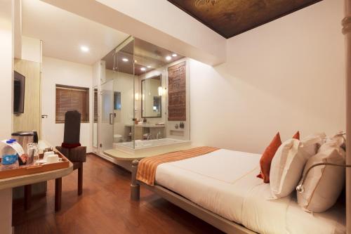 Ένα ή περισσότερα κρεβάτια σε δωμάτιο στο Le Sutra Hotel, Khar, Mumbai