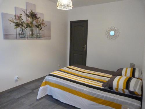 A bed or beds in a room at Appartement T.2 - Parking -Gratuit