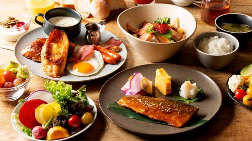 ホテルの敷地内または近くでの食事または食べ物
