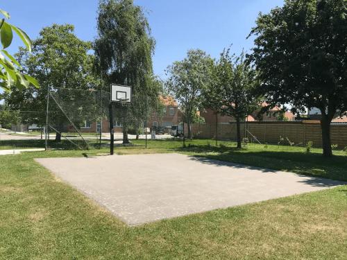 a basketball hoop in the middle of a park at Holiday home Keysersnest in Gistel