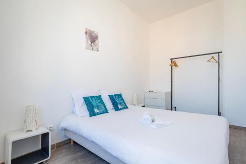 Кровать или кровати в номере Le Manoir de Cyrielle à 10 min du centre de Strasbourg