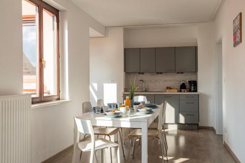 Кухня или мини-кухня в Le Manoir de Cyrielle à 10 min du centre de Strasbourg
