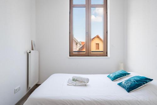 Кровать или кровати в номере Le Manoir de Cyrielle à 10 min du centre de Strasbourg