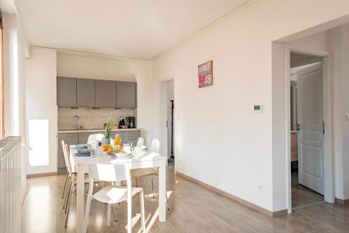 Кухня или мини-кухня в Le Manoir de Cyrielle à 10 min du centre de Strasbourg
