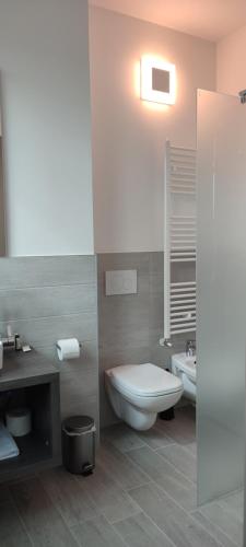 a bathroom with a toilet and a sink at Suites Direzionale Carpi in Carpi
