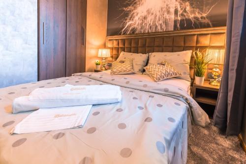 Seven Stories Rooms - City Center Compact Room 04
