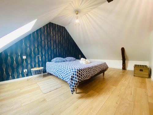 a bedroom with a bed in a attic at Maison Le Clos d'Ardon in Laon