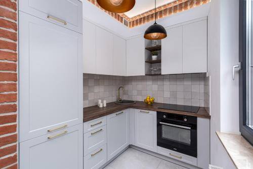 Kuchyňa alebo kuchynka v ubytovaní Premium Apartment with Air Conditioning, city heart in Cracow