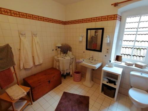 a bathroom with a sink and a toilet at Os-Auszeit in Oberschwarzach