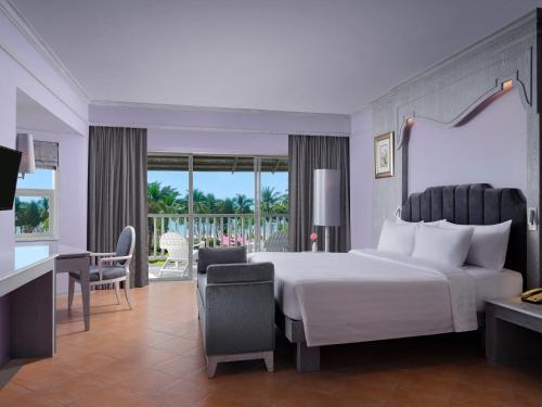 Кровать или кровати в номере Aonang Villa Resort I Beach Front