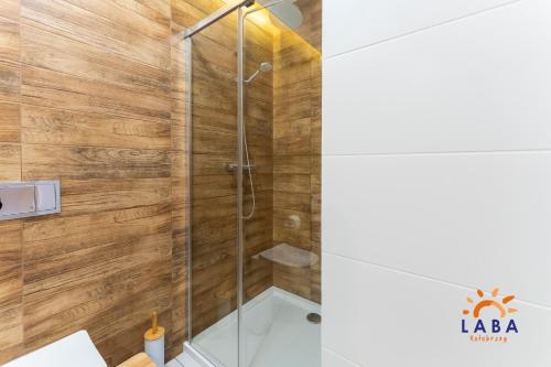 Koupelna v ubytování LABA Kołobrzeg Apartamenty Kasprowicza 20AB