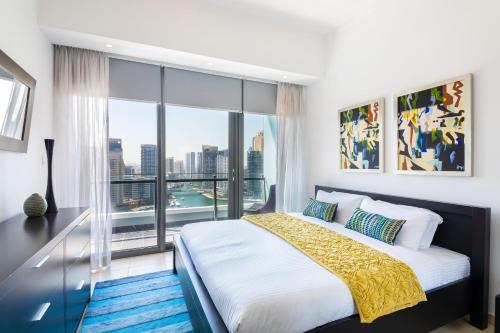 Postel nebo postele na pokoji v ubytování Silverene Tower, Dubai Marina - Mint Stay