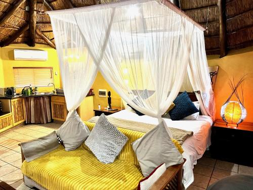 Ein Bett oder Betten in einem Zimmer der Unterkunft Manzini Chalets