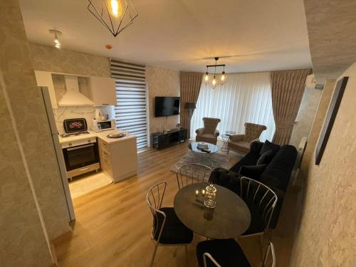 a living room with a couch and a table at King Suite AE8 in Esenyurt