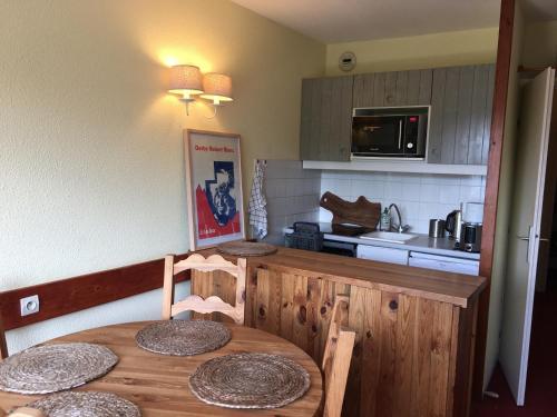 Agréable appartement au calme avec balcon et Wifi gratuit