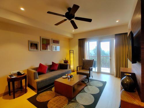 Posezení v ubytování Fariyas Resort Lonavala
